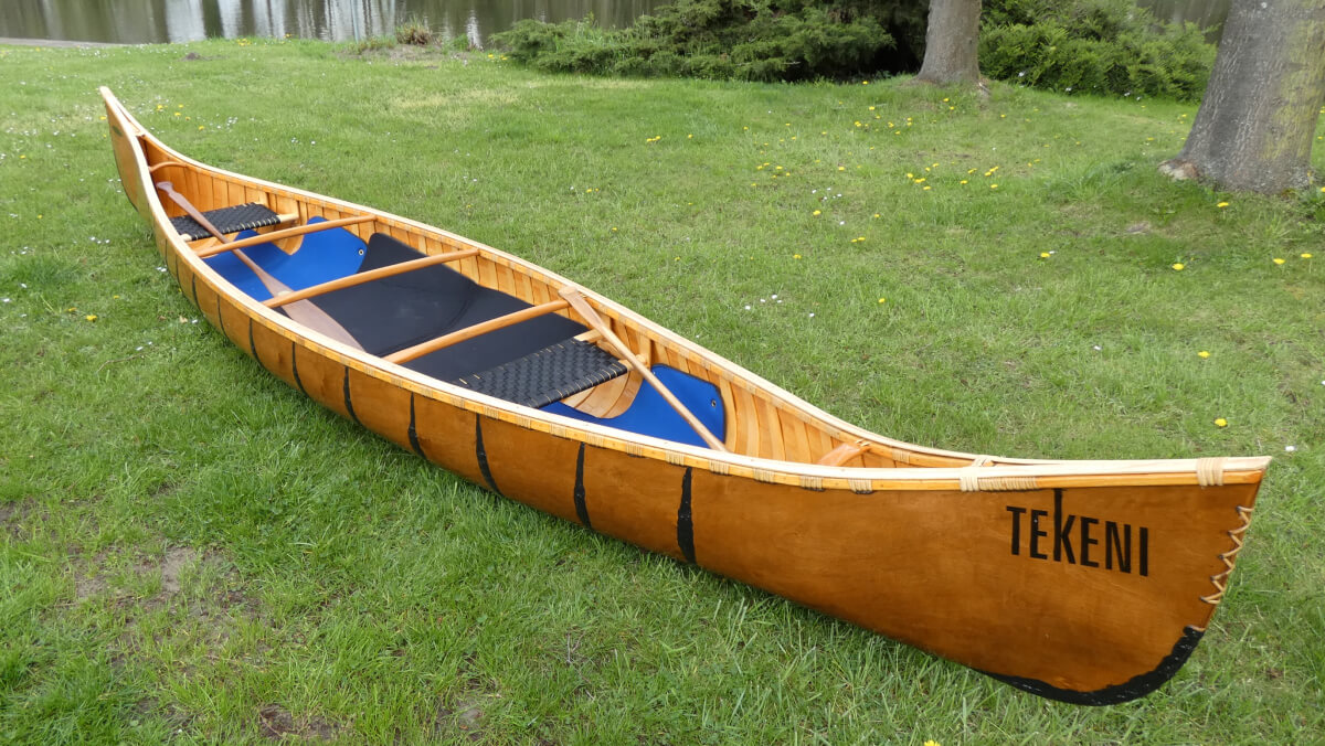 Frame Wagner Canoe Malecite 16Foot side front view on a green meadow