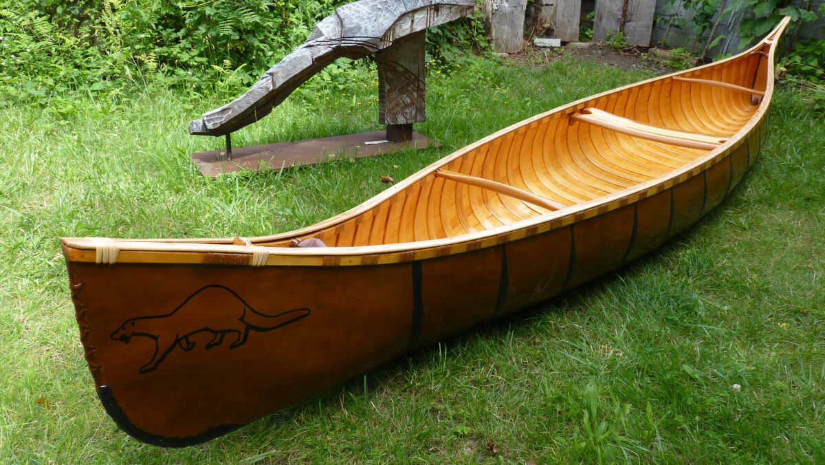 Frame Wagner Canoe Solo Plus Class on a green meadow