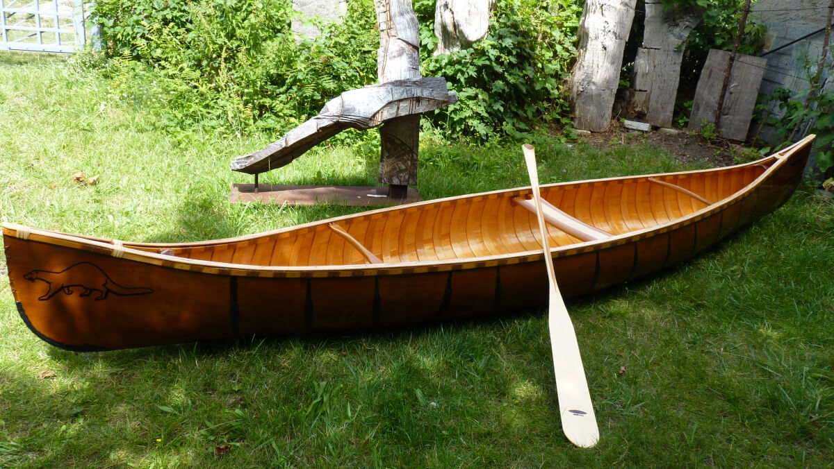 Frame Wagner Canoe Solo Plus Class - side view with paddle